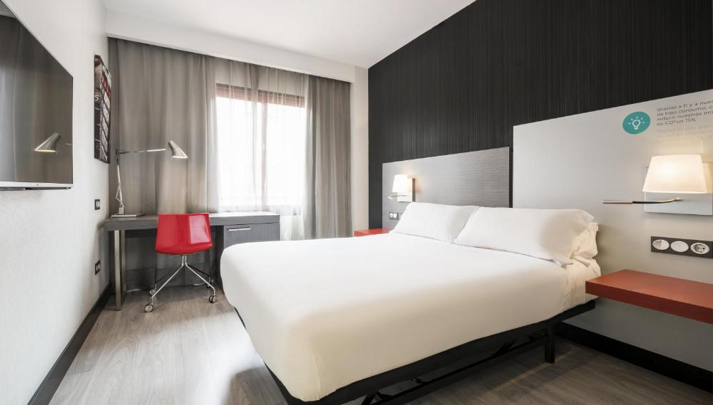 Standard Double or Twin Room interior